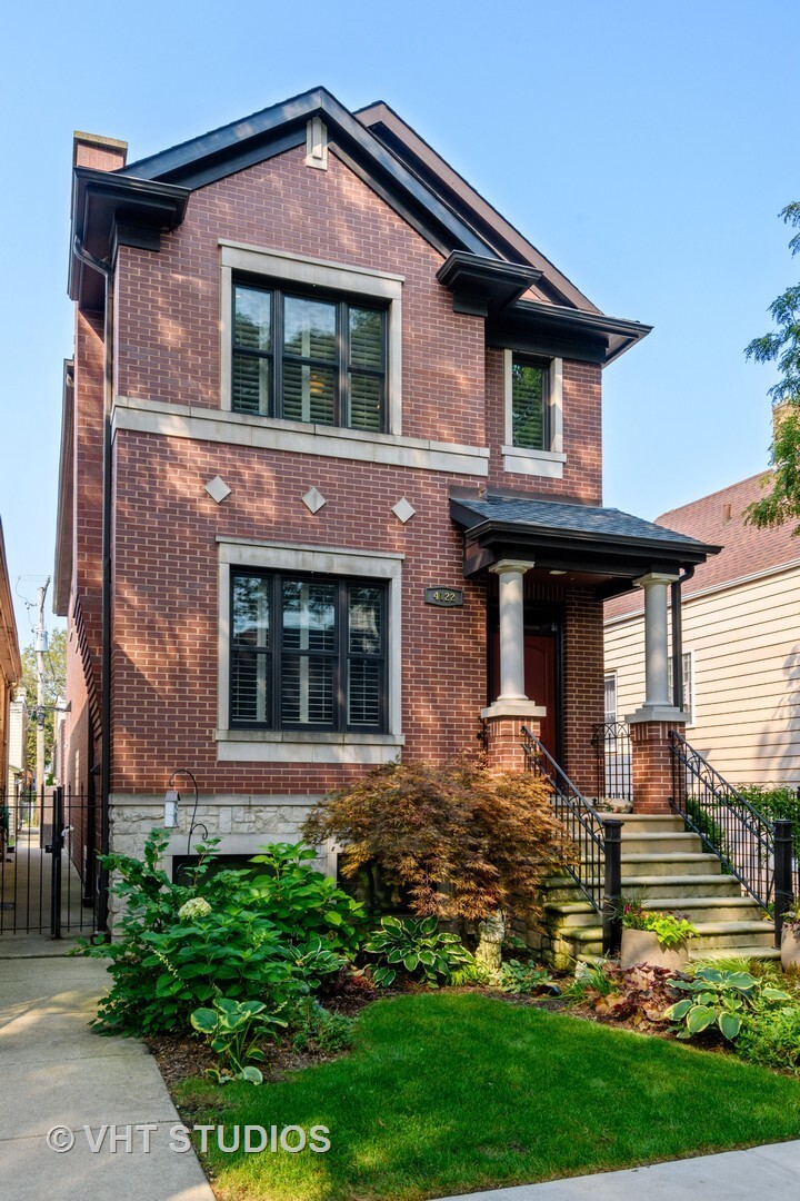 Property Photo: 4122 N Mozart Street IL 60618