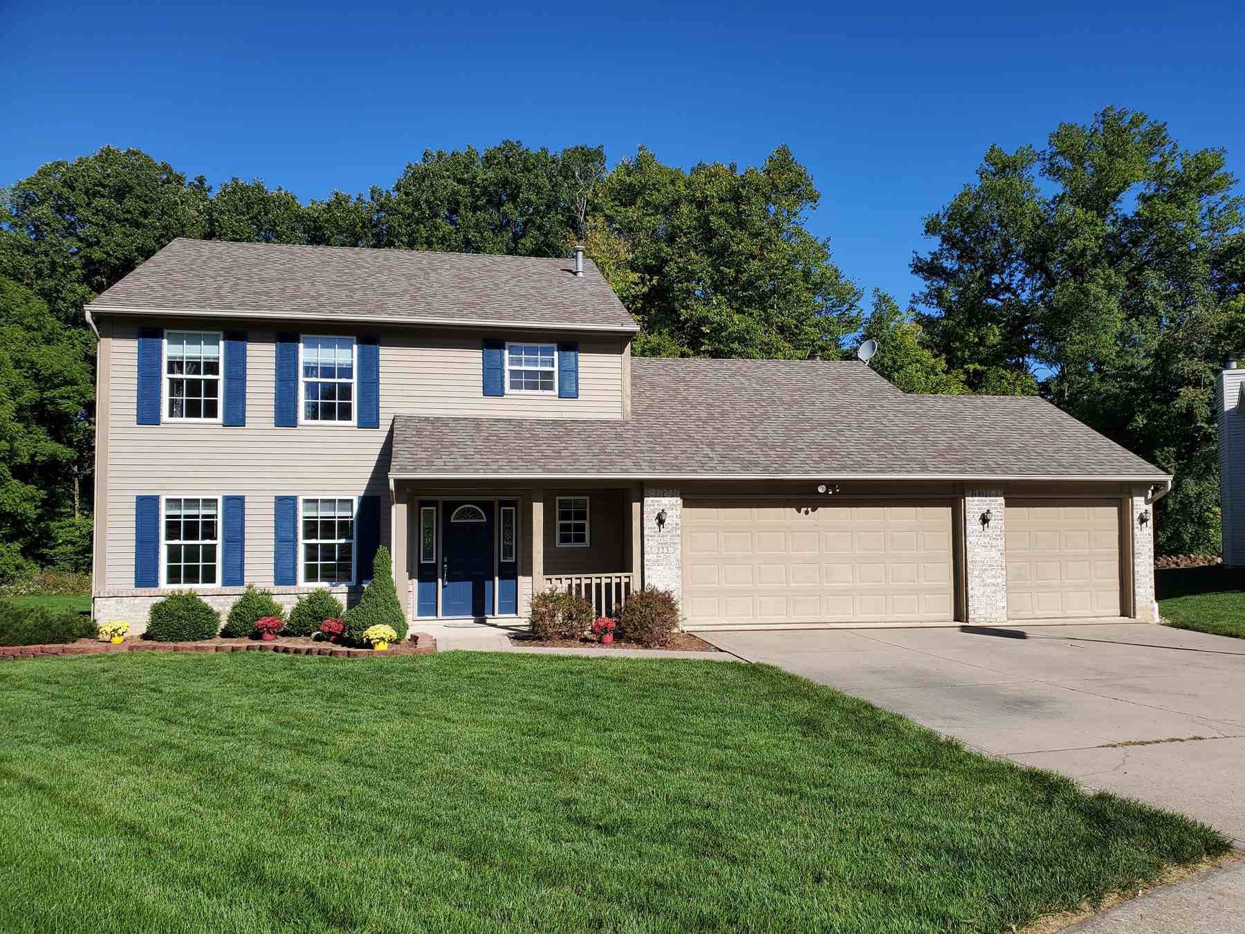 Property Photo:  323 Lightning Wood Court  IN 46804 