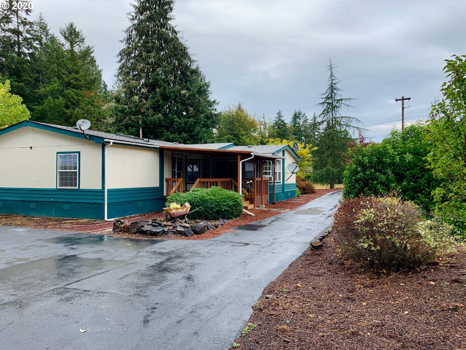 Property Photo:  74006 London Rd  OR 97424 