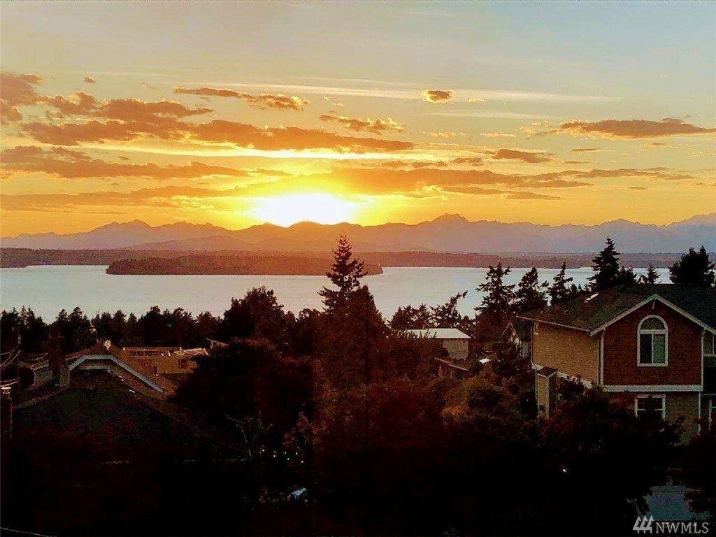 Property Photo: 3950 SW Elmgrove St WA 98136