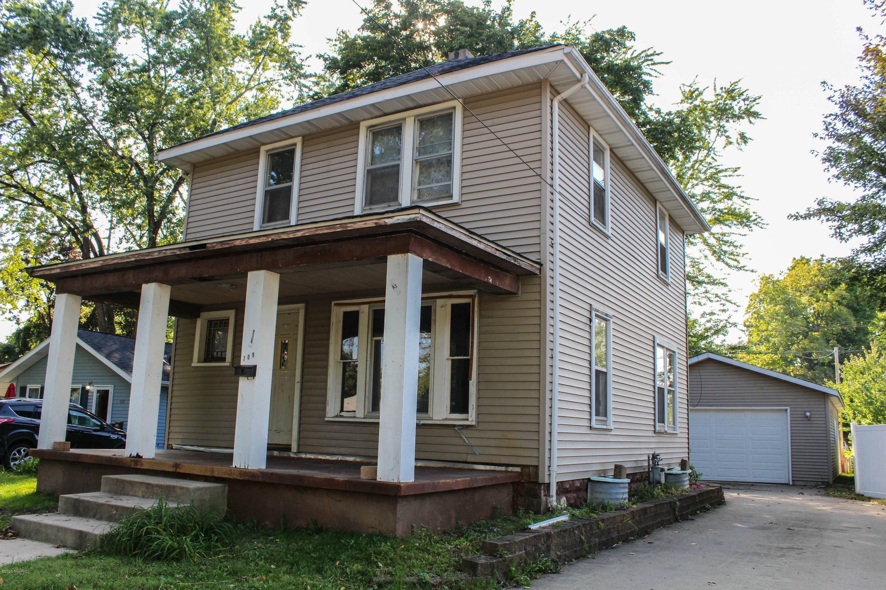 Property Photo:  709 S Hooker Avenue  MI 49093 