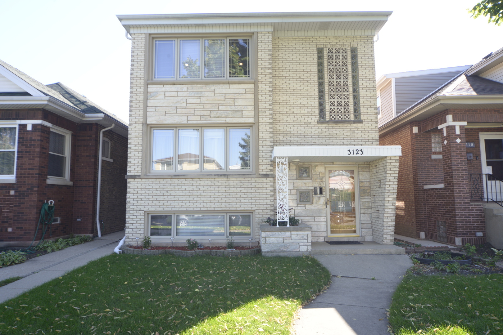 Property Photo: 3123 North Lotus Avenue 2 IL 60641