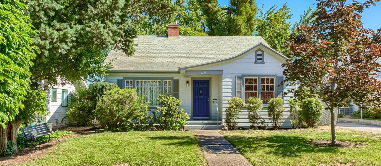 Property Photo: 1311 E Main Street OR 97504