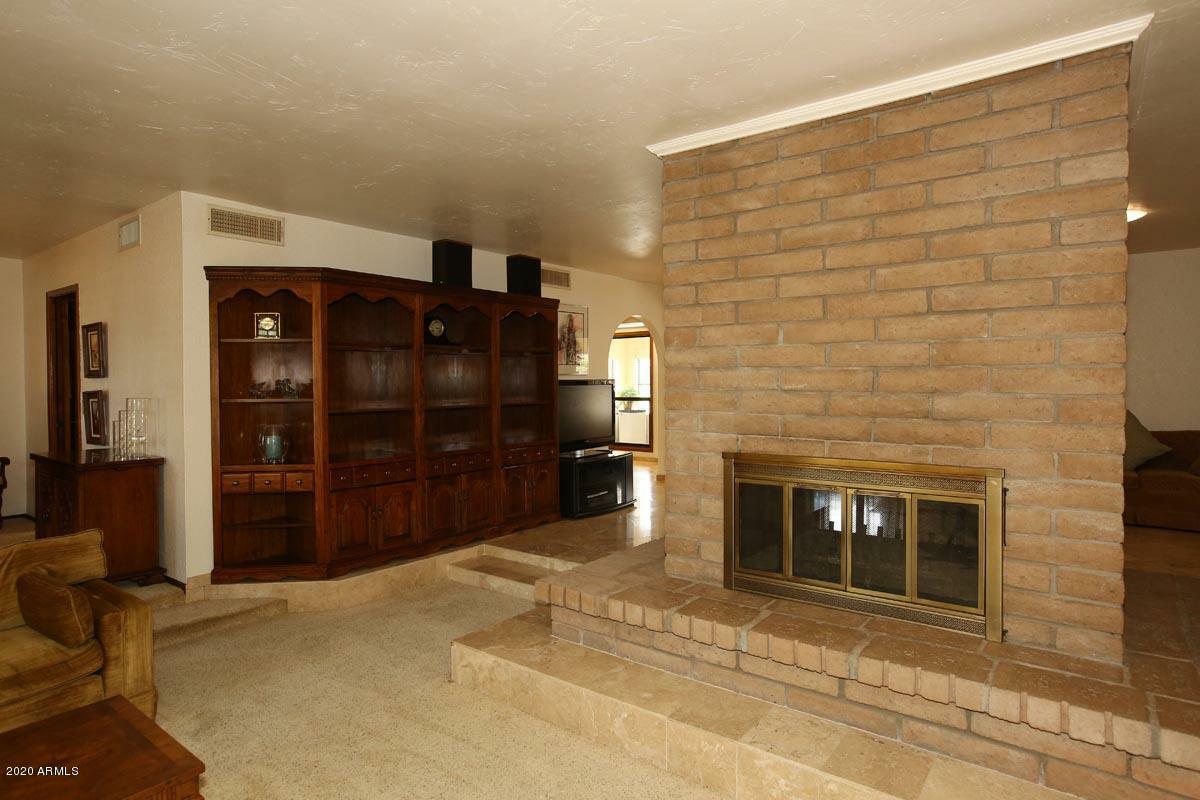 Property Photo:  233 W Betty Elyse Lane  AZ 85023 