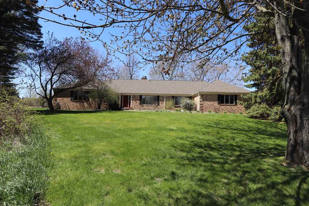 Property Photo:  4380 Warwick Circle  MI 48439 