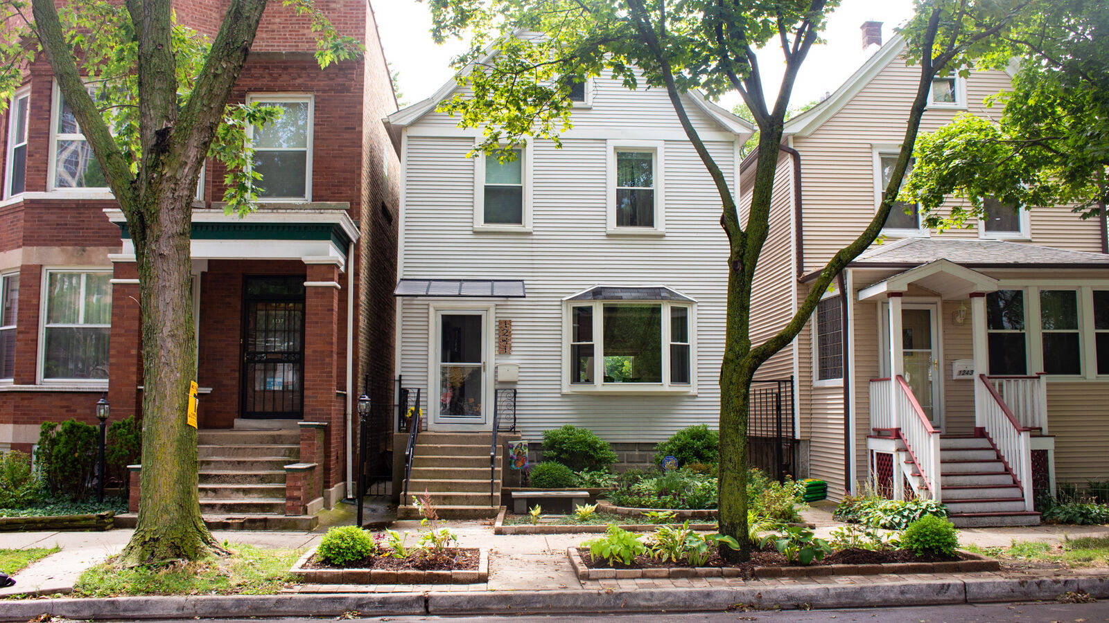 Property Photo: 1241 West Victoria Street IL 60660