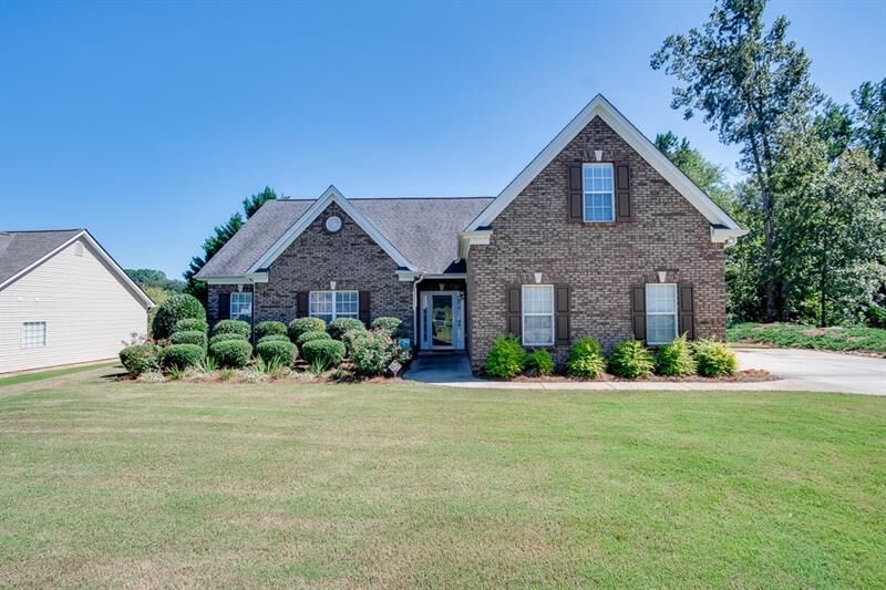 Property Photo: 1348 Overland Park Drive GA 30517