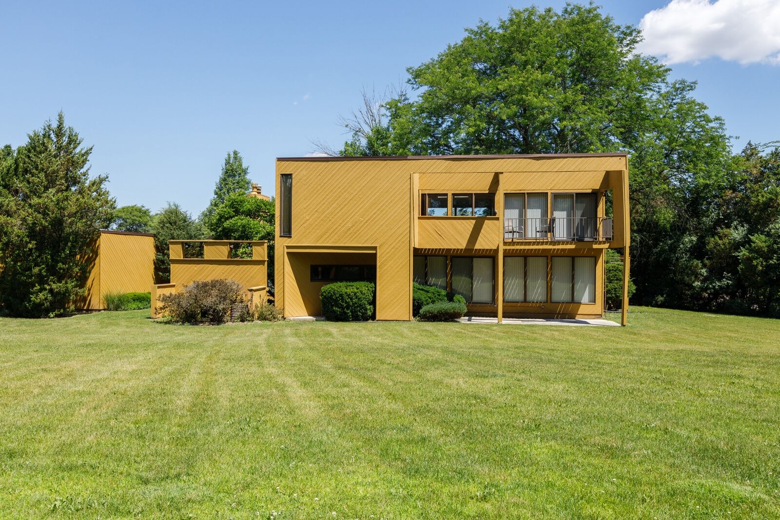 Property Photo: 217 Indian Trail Road IL 60523