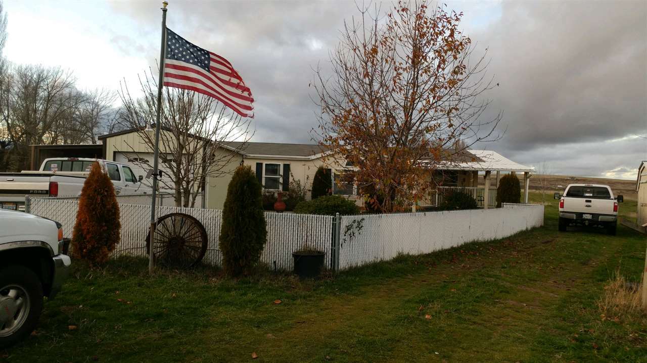 Property Photo: 1954 Sprague Lake Resort Rd WA 99032