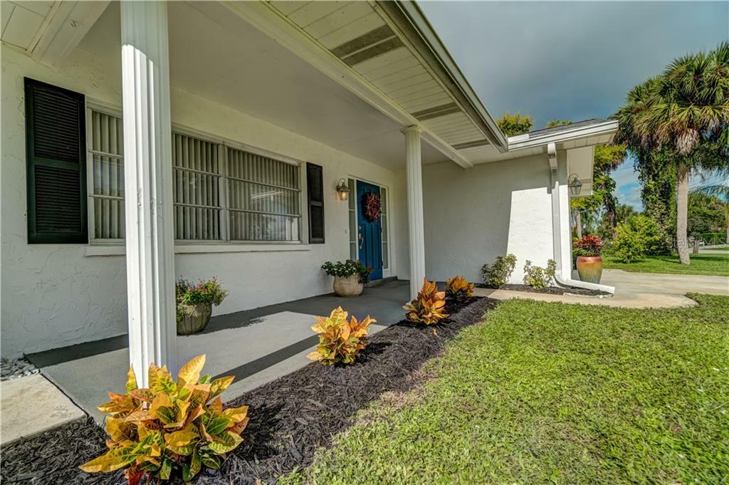 Property Photo:  1417 Terrace Drive  FL 34285 