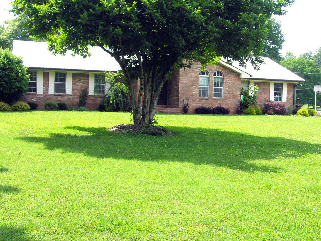 Property Photo:  205 Hickory St  TN 37385 