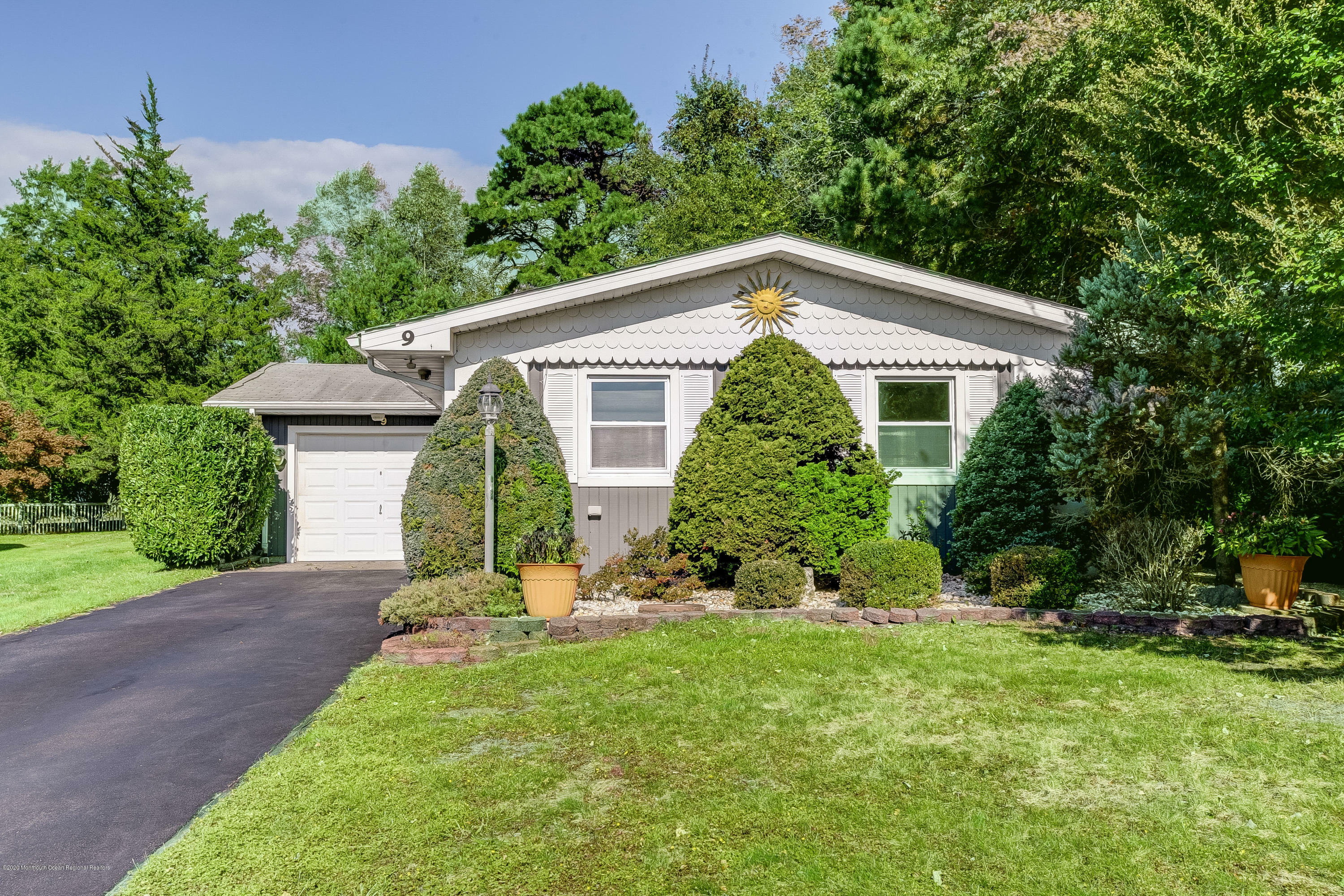 Property Photo:  9 Addison Court  NJ 08724 