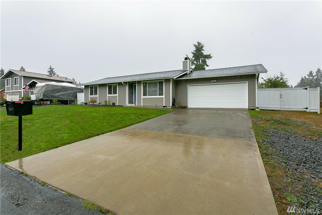 Property Photo:  616 186th St E  WA 98387 