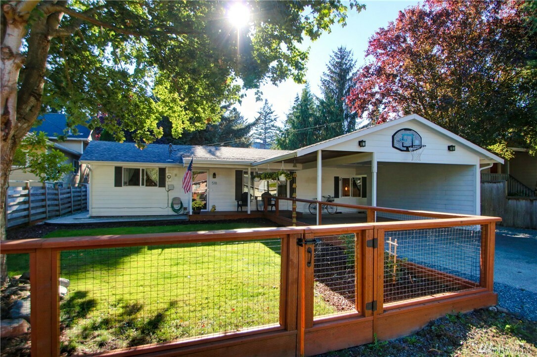 Property Photo:  518 Myrtle St  WA 98257 