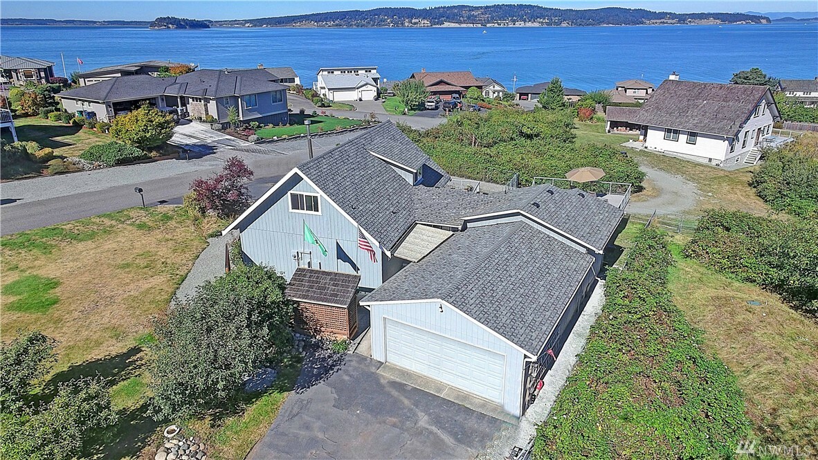 Property Photo:  1050 Bayshore Dr  WA 98282 