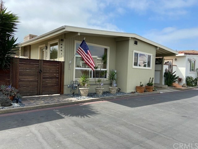 Property Photo: 122 Yorktown 122 CA 92660