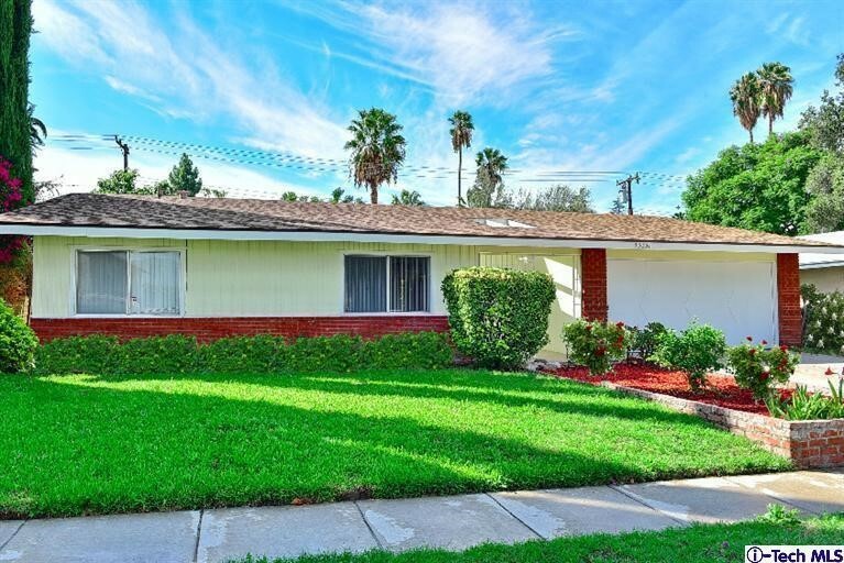 Property Photo: 25351 Park Avenue CA 92354