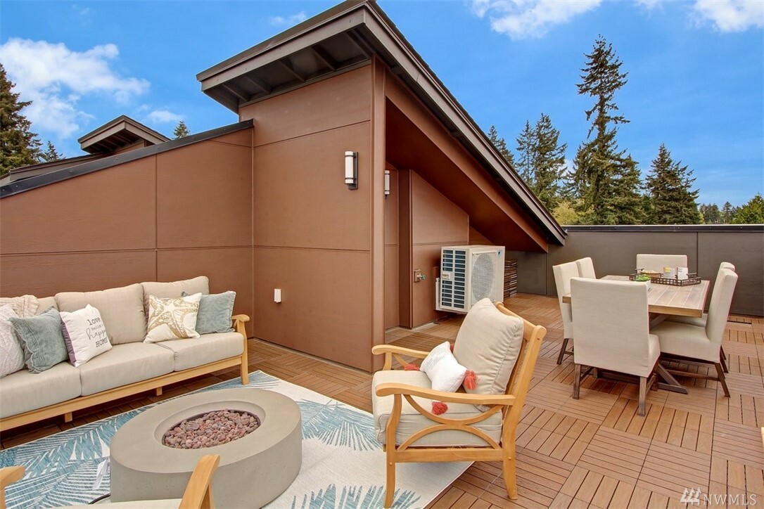 Property Photo: 23912 55th Ave W B WA 98043
