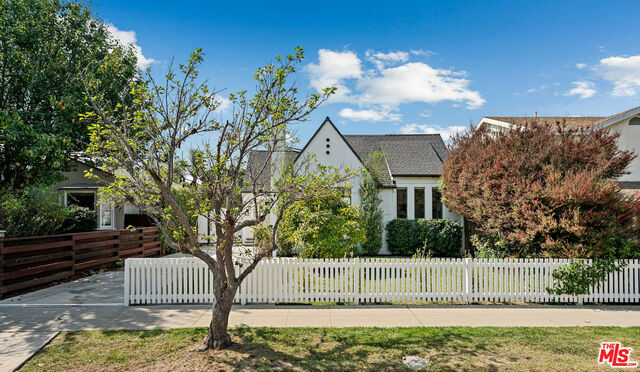 Property Photo:  3775 Colonial Ave  CA 90066 