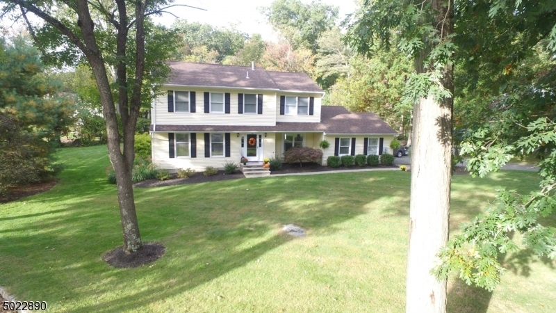 Property Photo:  22 Colonial Oaks Dr  NJ 07438 