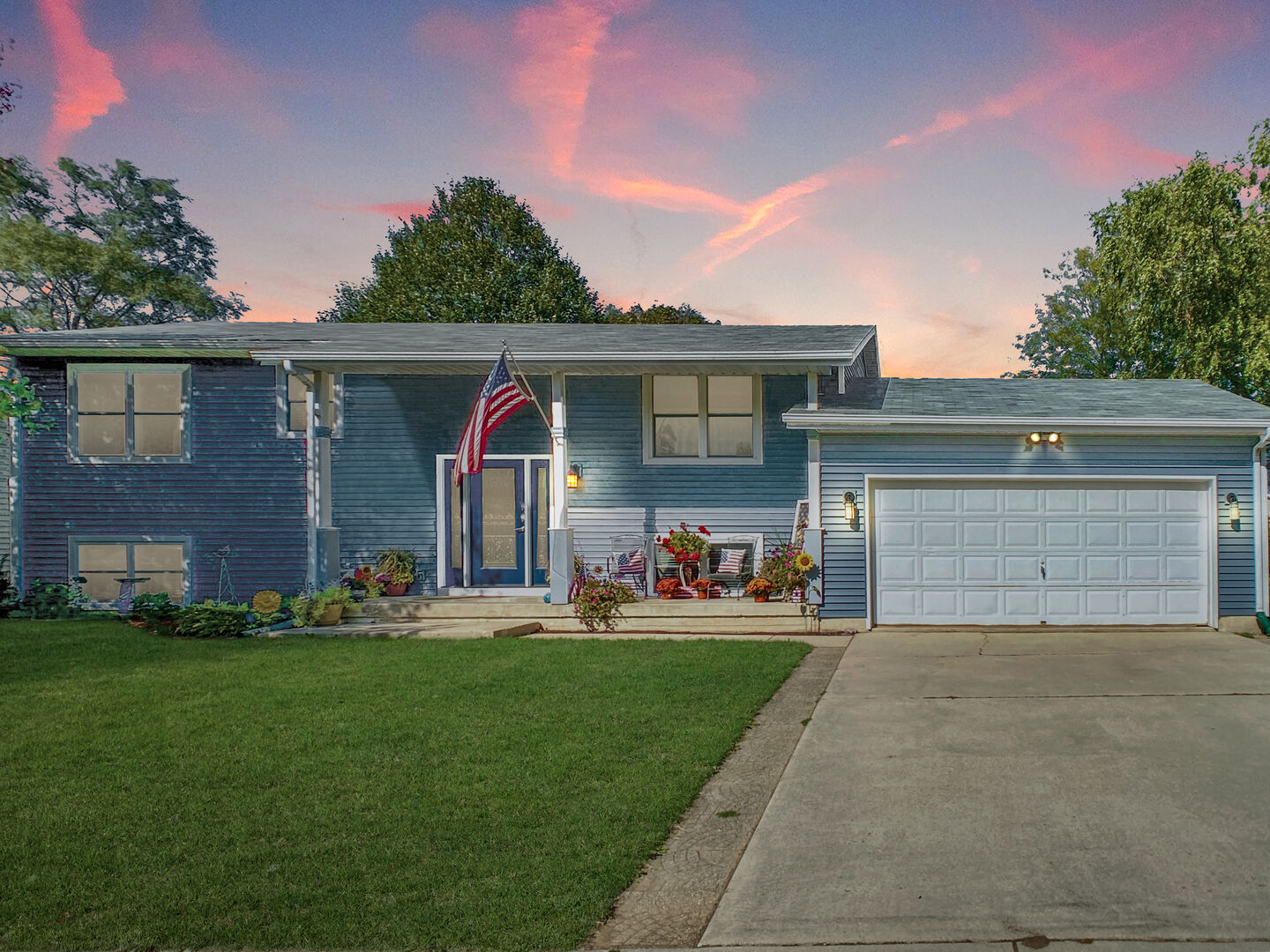 Property Photo:  520 6th Avenue  IL 60152 