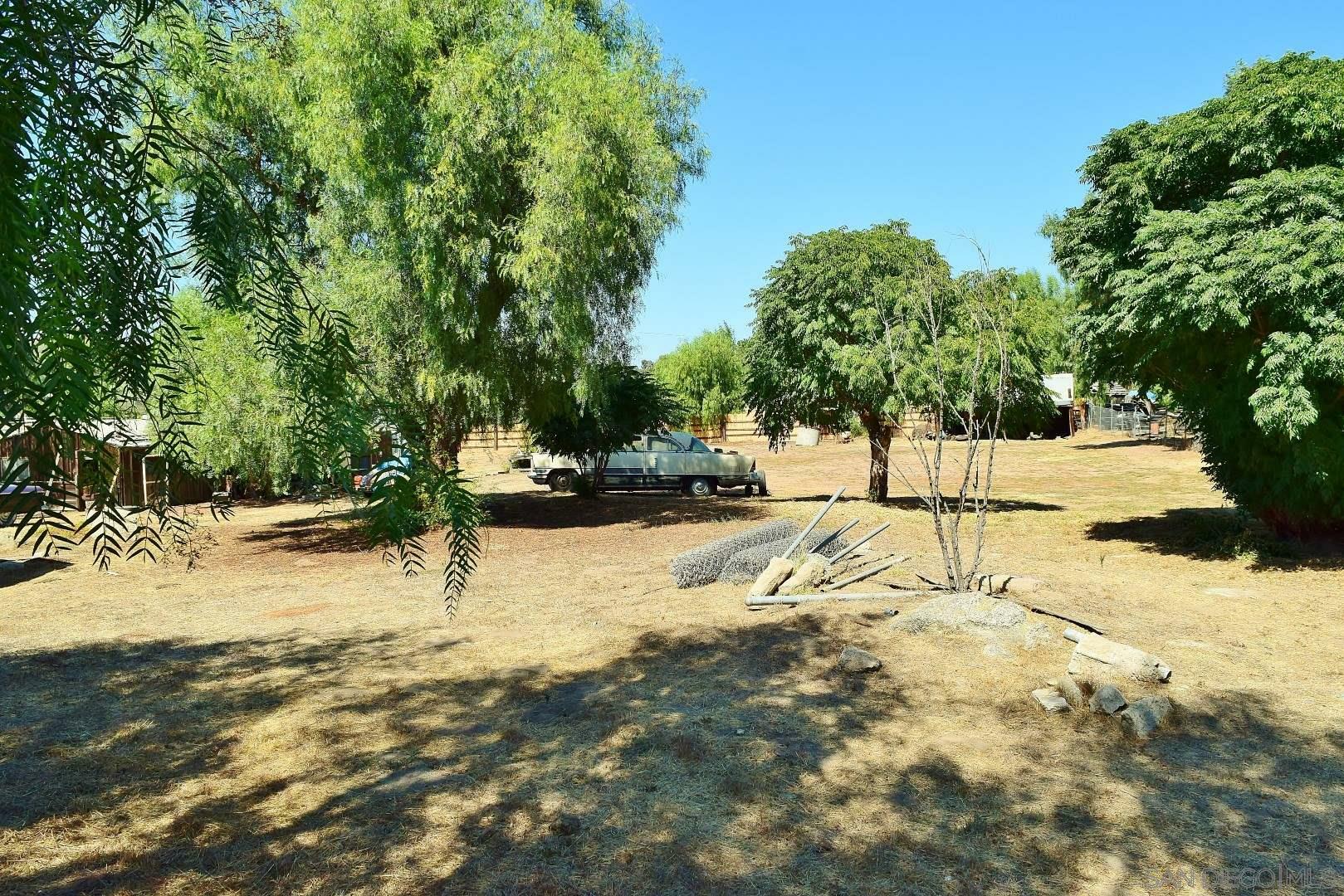 Property Photo:  258 Pile St  CA 92065 