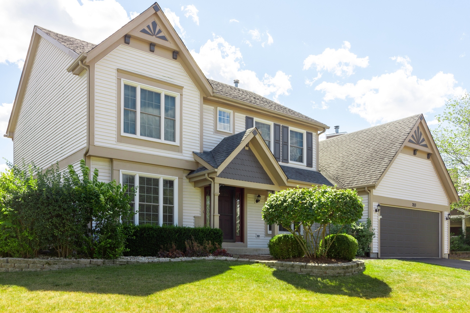 Property Photo: 783 Warwick Lane IL 60047