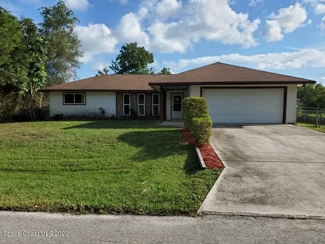 Property Photo: 580 Entrada Street SE FL 32909