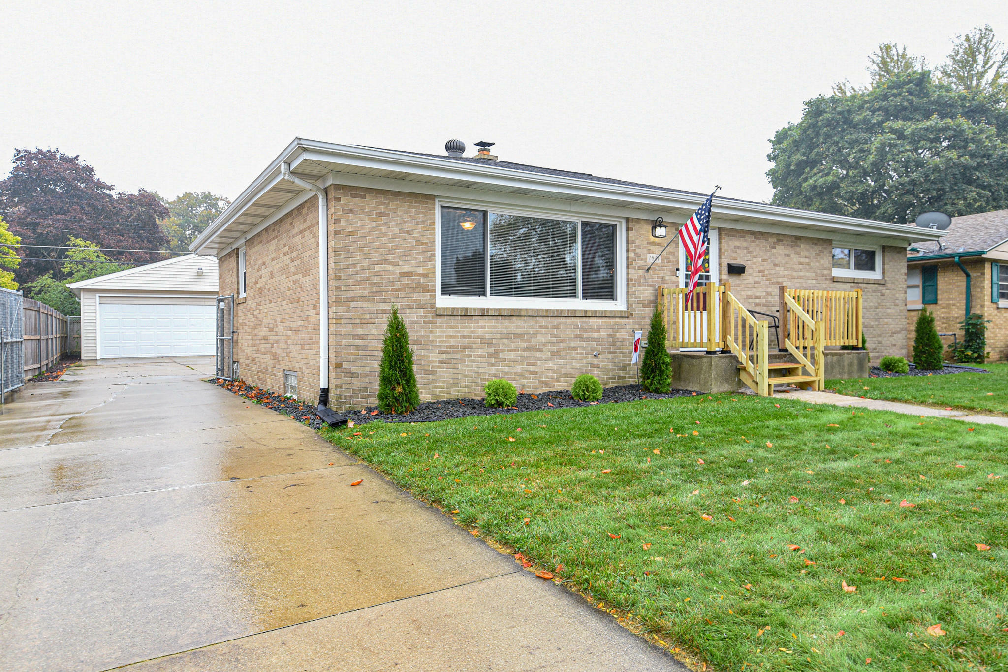 Property Photo: 2821 Pinehurst Ave WI 53403