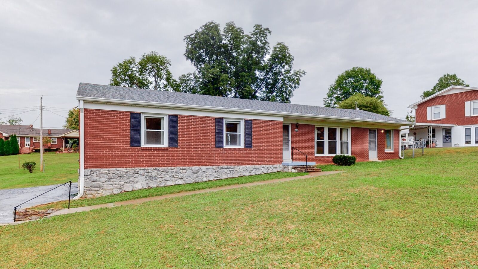 Property Photo:  207 Crestland Dr  TN 38401 