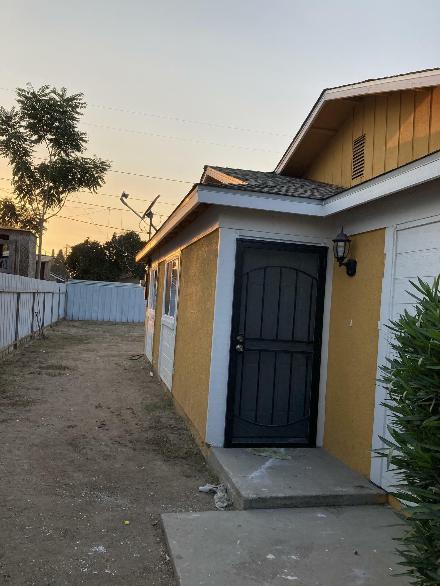 Property Photo:  1441 N Garden Street  CA 93291 