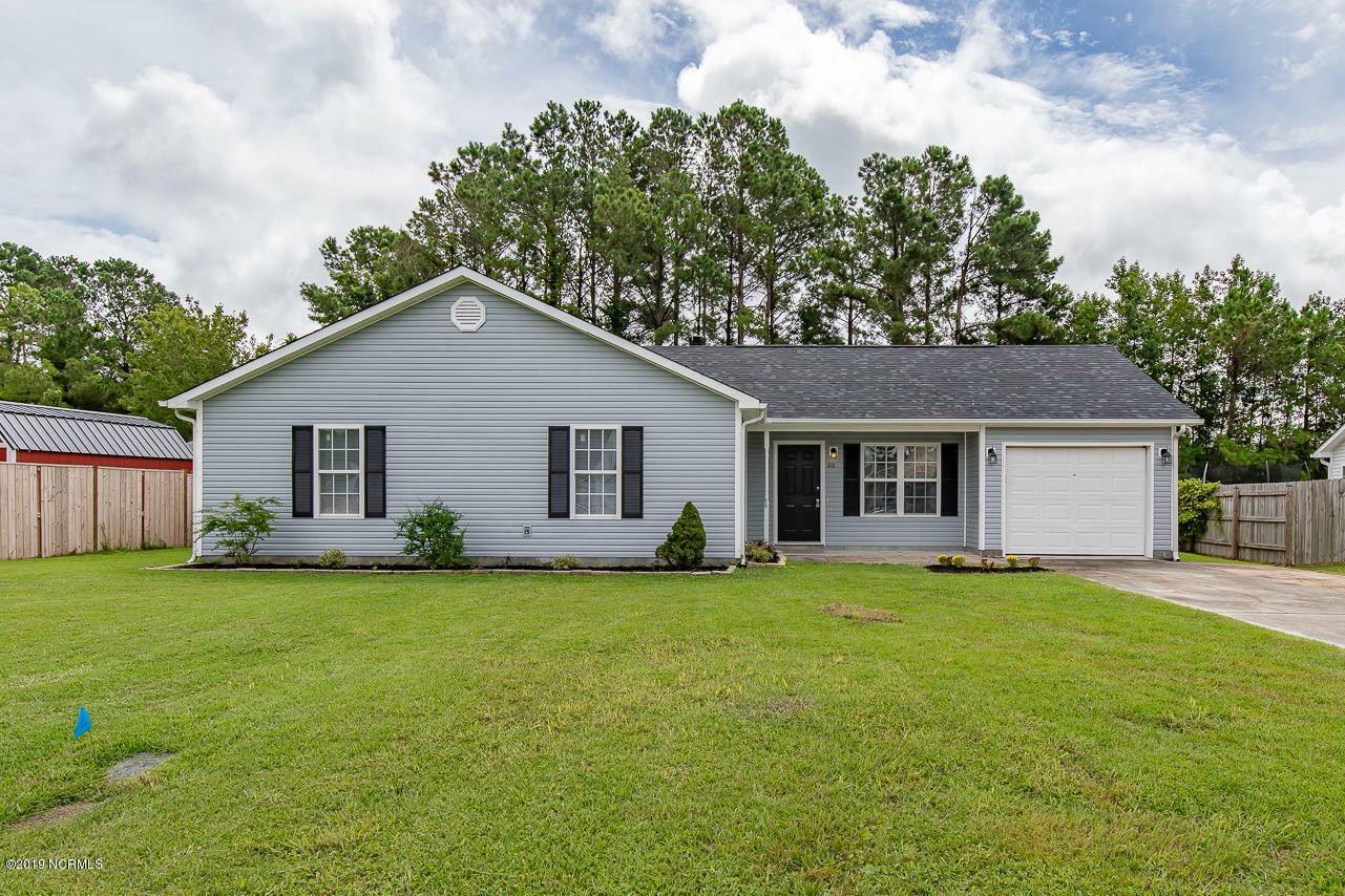 Property Photo:  212 Quarterhorse Lane  NC 28546 