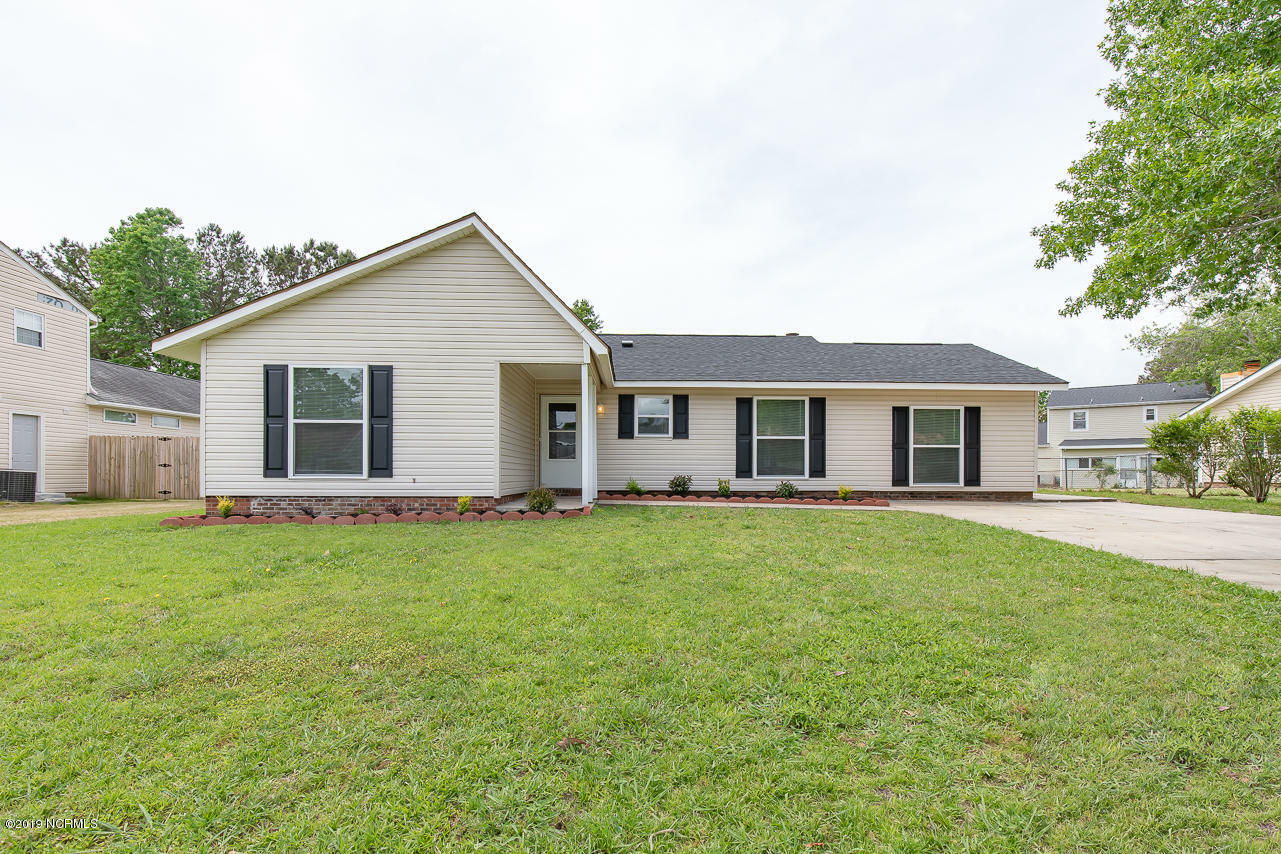 Property Photo:  404 Sharon Way  NC 28546 