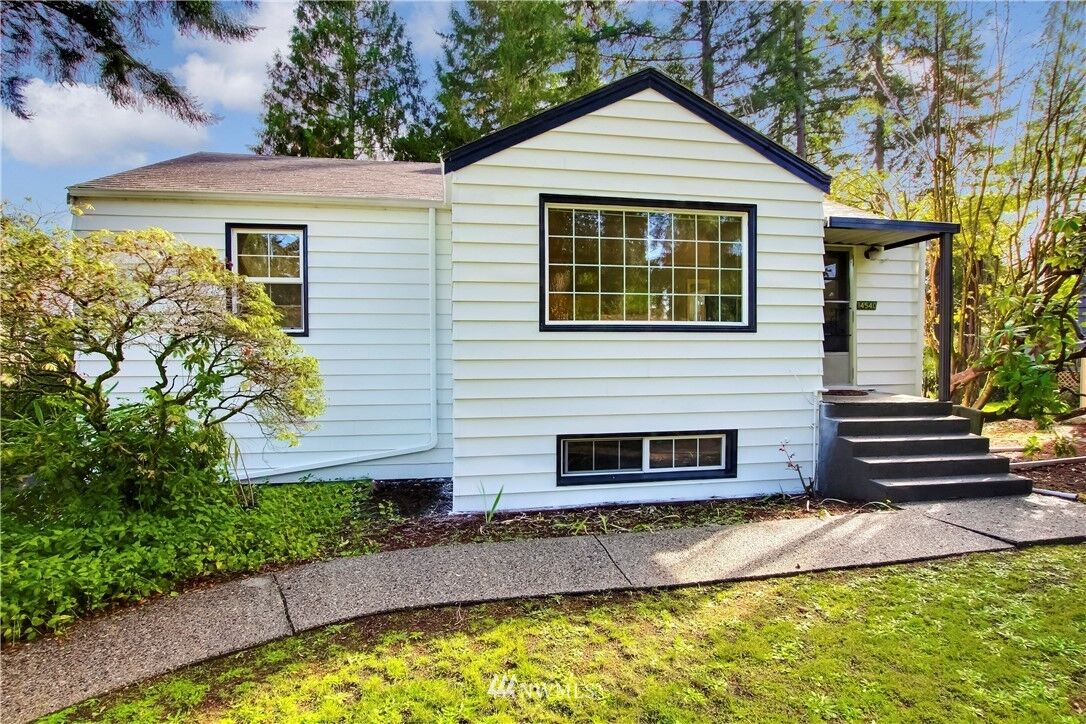 Property Photo: 14540 Wallingford Avenue N WA 98133