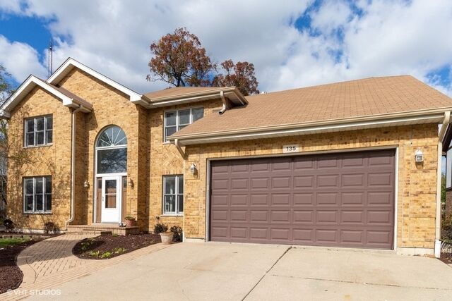 Property Photo:  135 Elizabeth Court  IL 60191 