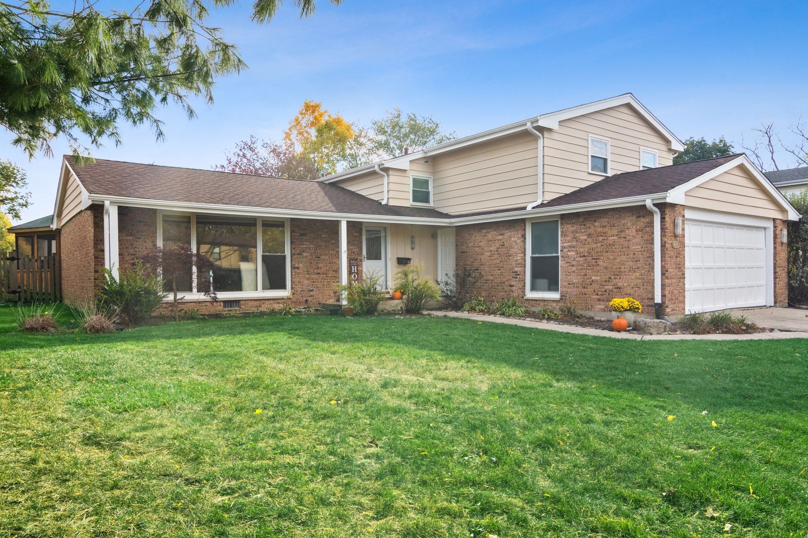 Property Photo:  403 East Hackberry Drive  IL 60004 