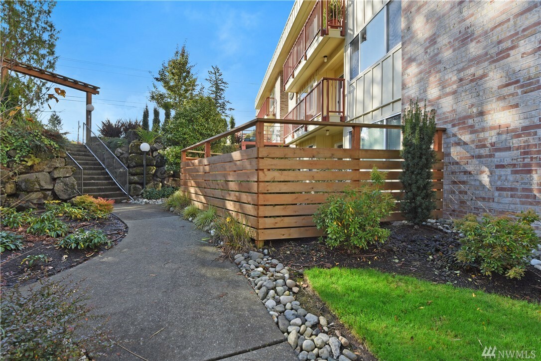 Property Photo:  335 Heather Rd 101  WA 98203 