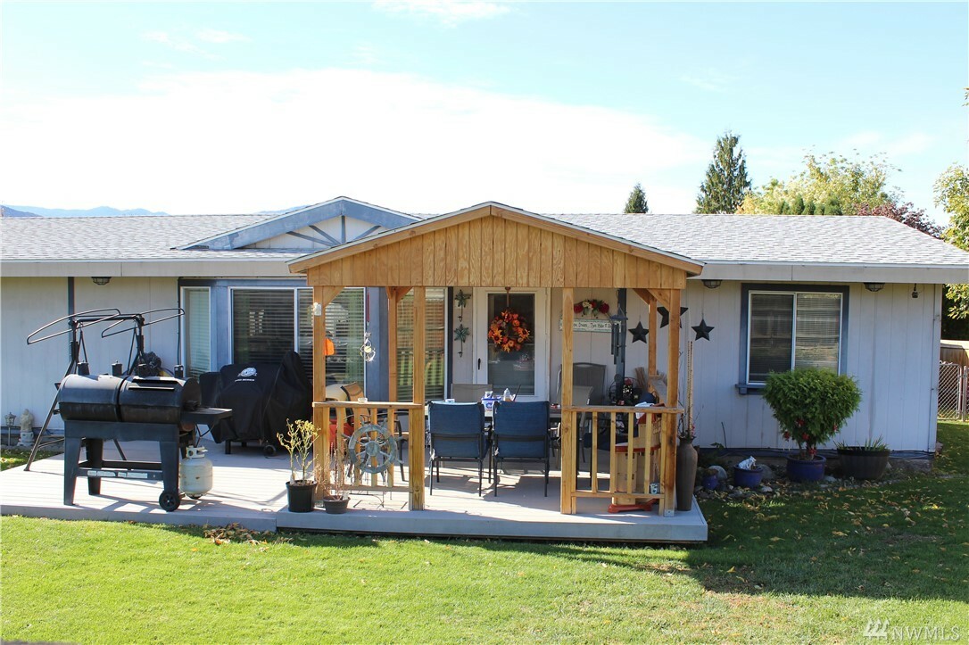 Property Photo: 310 S Kent Ct WA 98802