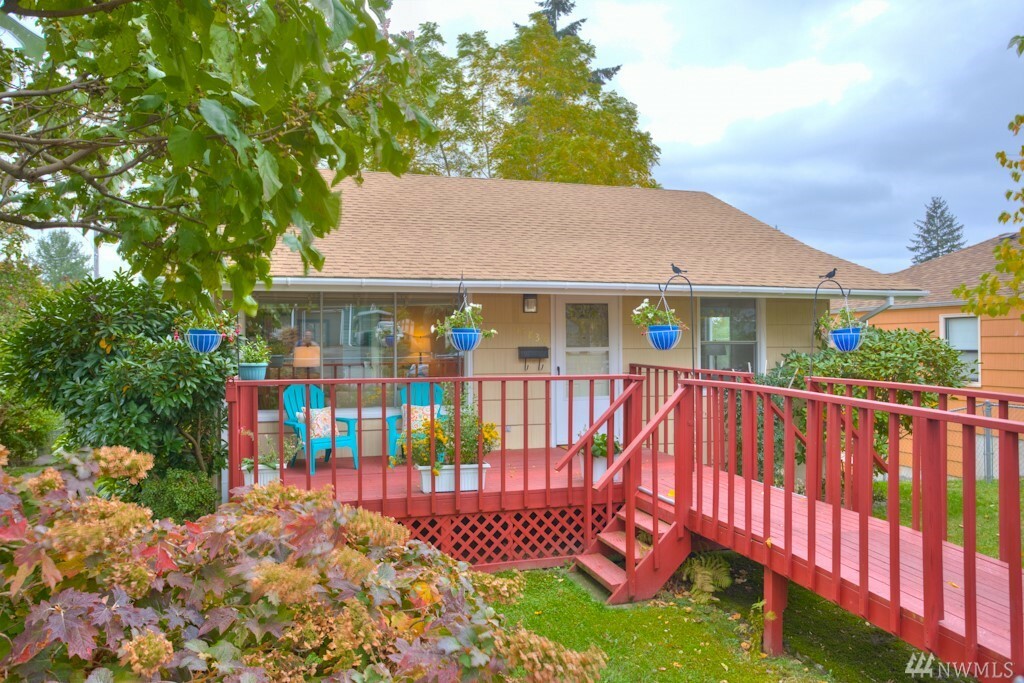 Property Photo:  15834 9th Ave NE  WA 98155 