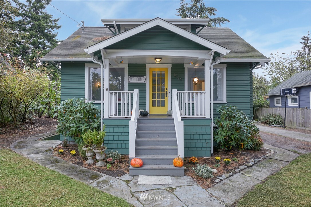 Property Photo:  8724 Dayton Avenue N  WA 98103 