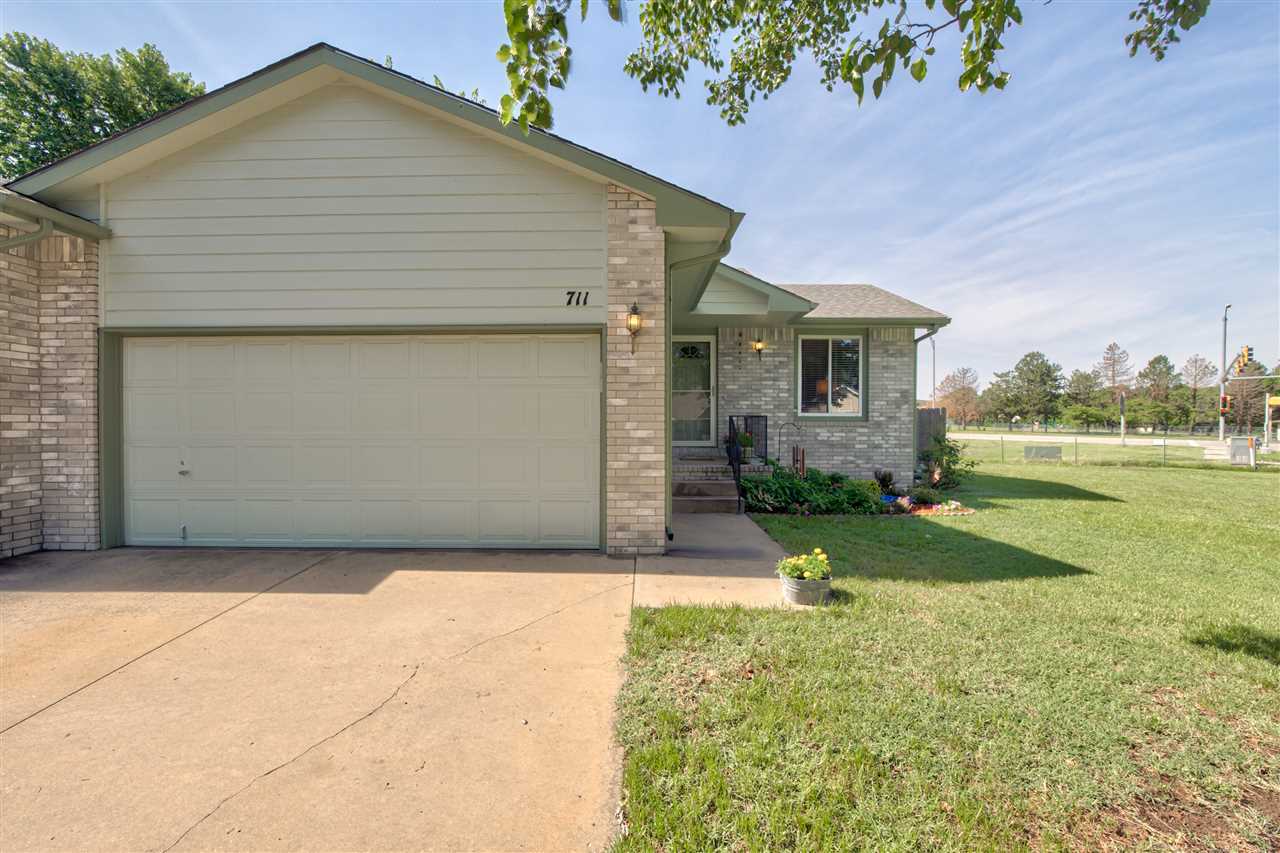 Property Photo:  711 Lisa Ln  KS 67110 