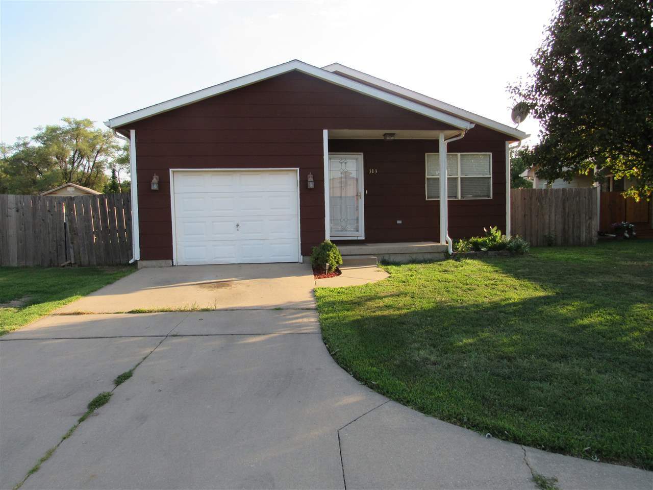 Property Photo:  313 W Meadow Creek St  KS 67204 