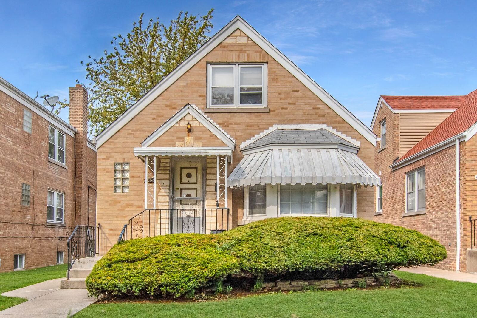 Property Photo:  4854 W Waveland Avenue  IL 60641 
