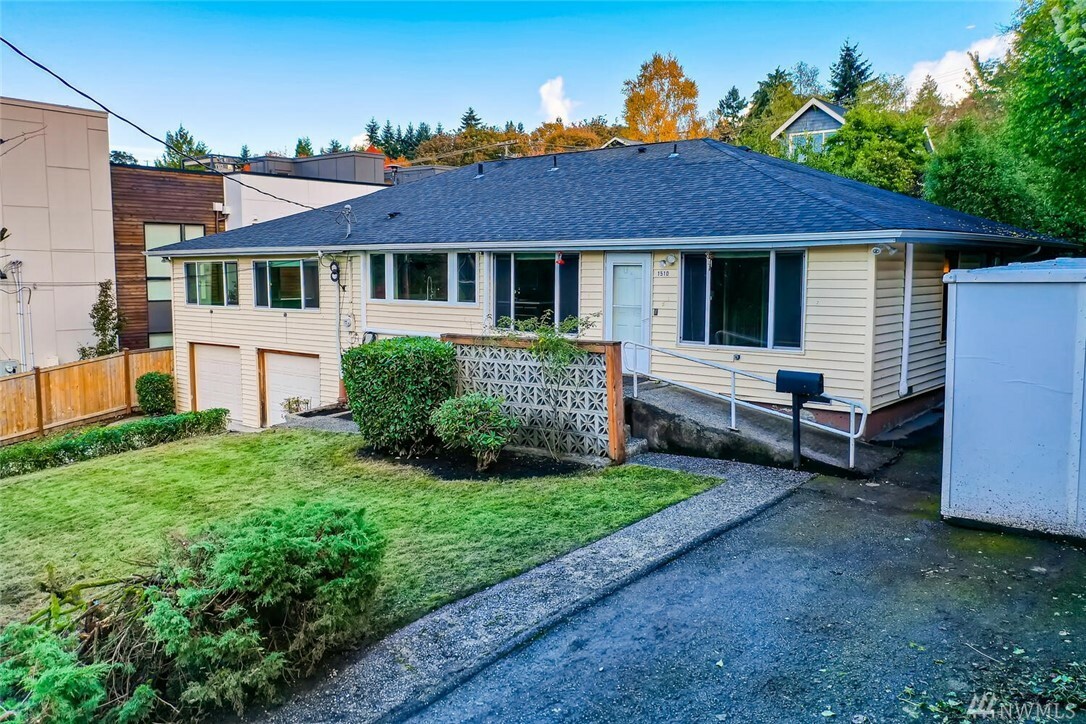 Property Photo: 1510 Bradner Place S WA 98144