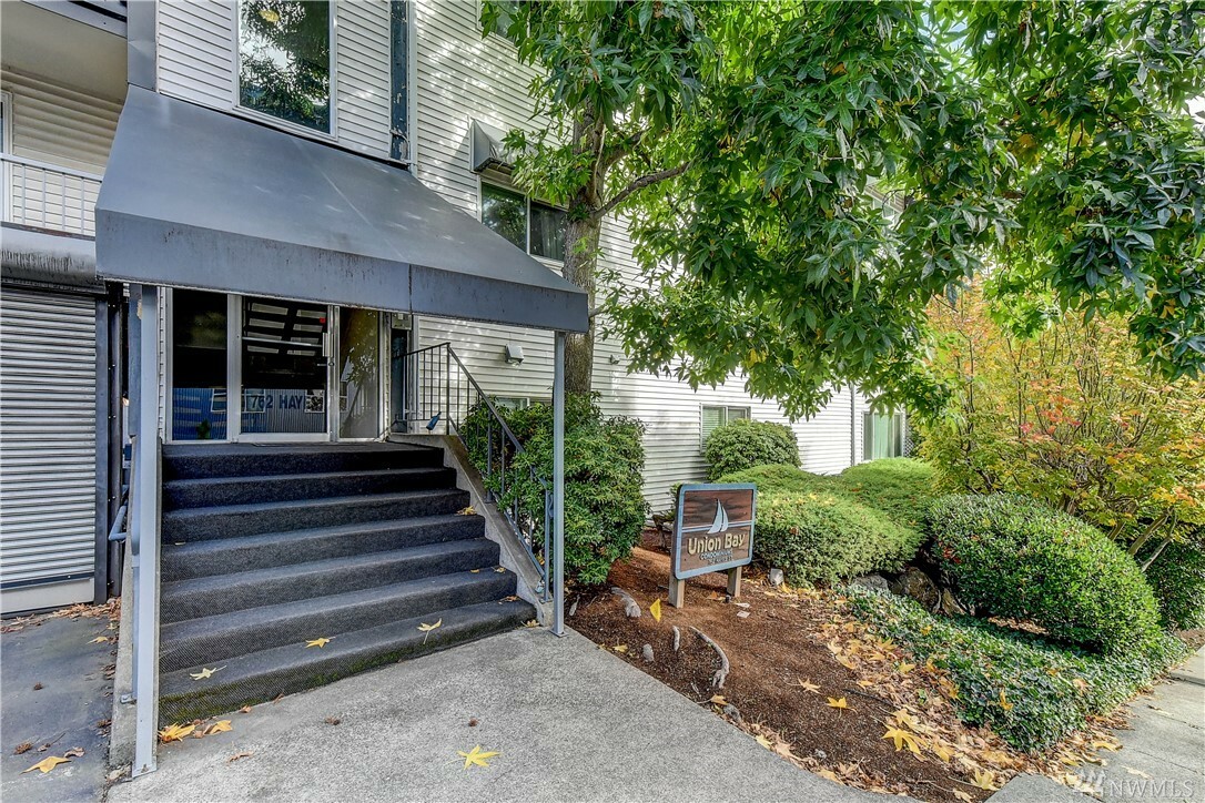 Property Photo:  762 Hayes St 46  WA 98109 