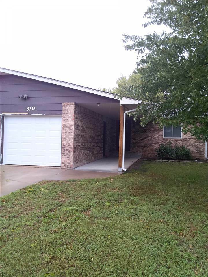 8712 E Arthur Cir  Wichita KS 67207 photo