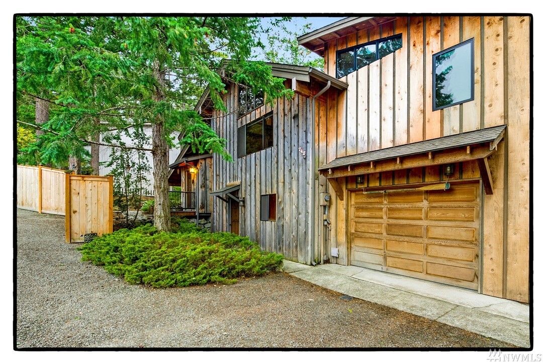 Property Photo: 742 Tillamuk Dr. WA 98257