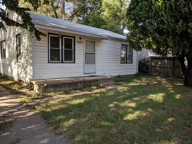 Property Photo:  2022 W Walker St  KS 67213-3368 