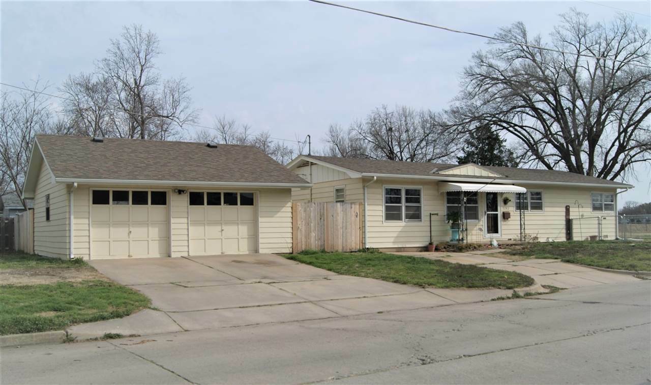 Property Photo:  2202 W 33rd St S  KS 67217 