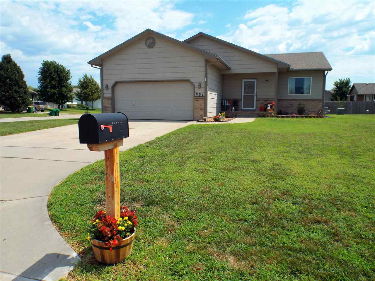 Property Photo:  801 N Longview Ct  KS 67147 